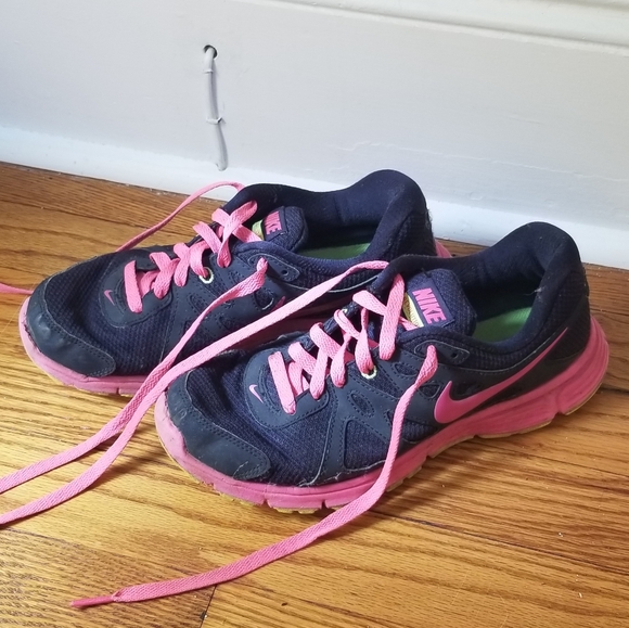 Women's Nike Revolution Running Shoes - Picture 1 of 5